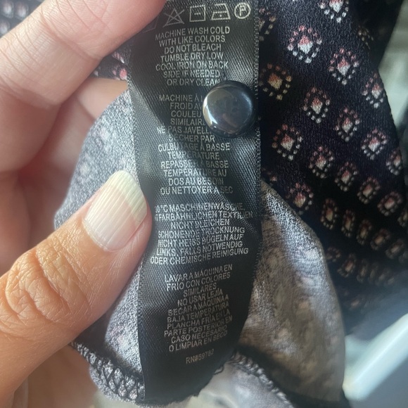 Adrianna Papell Slight Puff Sleeve Black Top with Pink & White Diamond design-M - Picture 7 of 9